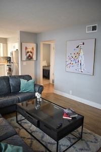 Beautiful Apartment Right by UNMC and Blackstone!