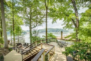 Beautiful Views of Boone Lake from the 2 middle decks and the boat house.