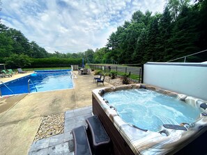 The St. Joe Overlook features a private pool and hot tub