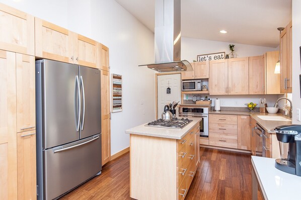 Beautifully remodeled kitchen with custom Maple cabinetry & new appliances