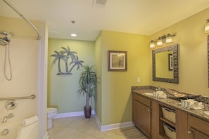 22-Splash-1202E-Master-Bath