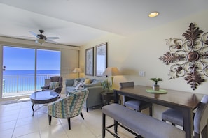 22-Splash-1202E-Dining