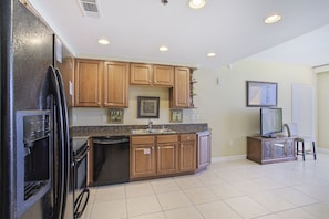 22-Splash-1202E-Kitchen