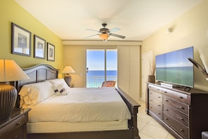 22-Splash-1202E-Master-Bed