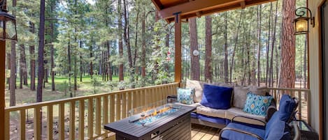 Pinetop Vacation Rental Cabin | 3BR | 2BA | 2 Stories | 2,050 Sq Ft