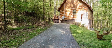 Whispering Pines Driveway to cabin