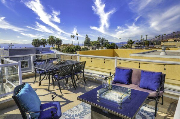 Welcome to Pacific Sunset highlighting its unobstructed ocean and mountain views. And how about those Pacific sunsets!