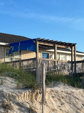 Pergola with sunshade