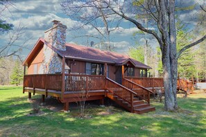 Enjoy the beauty that awaits at the Maki Cabin