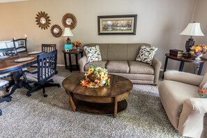 Living Room features Cable TV/DVD, a Sofa Bed, and Sunroom Access