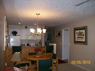 Clean and Cozy, Beautiful, well kept Trout Creek Condominium