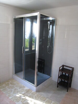 Cabine de douche, grande salle  de bain maison