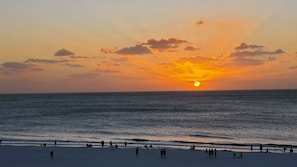 Amazing view makes the balcony a sunset theater 