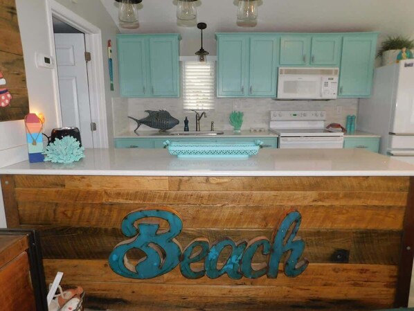 Bar area between kitchen and family room