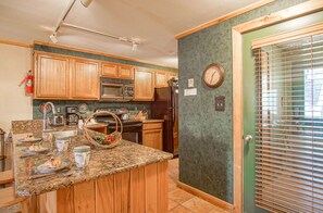 Full kitchen