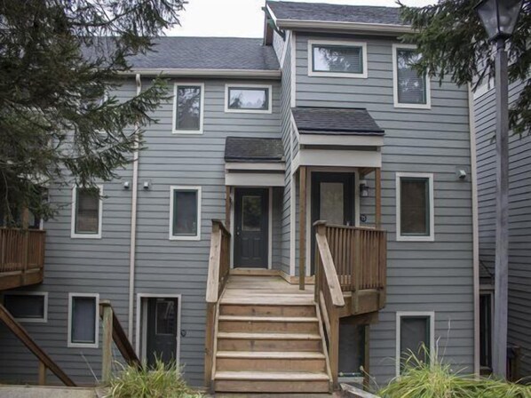 Steps to the left down to Powderidge 73