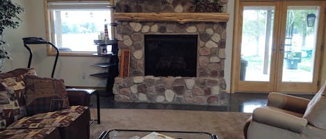 Gas fireplace w/ remote