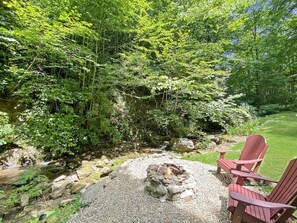 Relaxing Creekside fire pit.