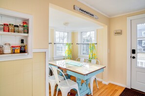 Kitchen & Dining Area | Single-Story Home