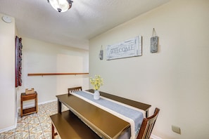 Dining Room | Dishware & Flatware