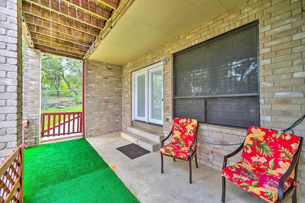 Helotes Vacation Rental | 2 BR | 1 BA | 800 Sq Ft | 1 Story