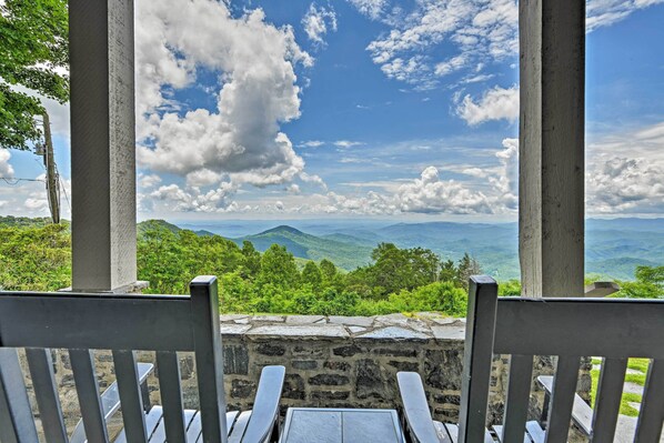 Blowing Rock Vacation Rental | 6BR | 3.5BA | Stairs Required | 5,000 Sq Ft