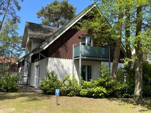 Seitenansicht mit Balkon