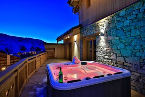 Bain à remous extérieur