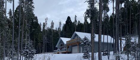 View of circular drive entering lodge