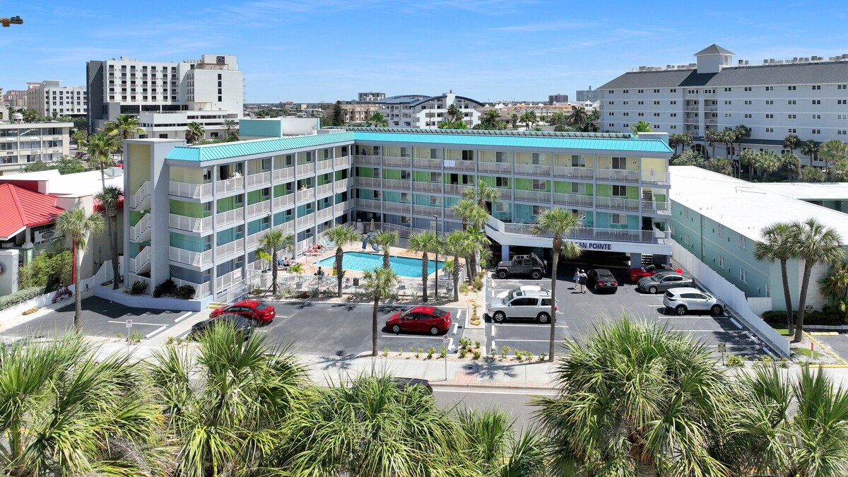 Pelican Pointe 224:Walk to Beach~Pool~Free Parking