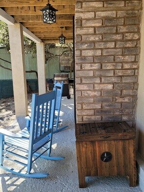 Front patio with cooler for your beverages. 