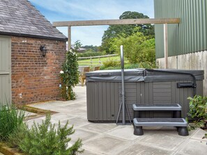 Hot tub | Black Lion Folly, Mold