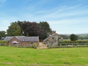 Exterior | Black Lion Folly, Mold