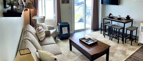 Welcome to Mountain Lodge 111, a cozy and stylish 1 bedroom Village property waiting to host you!