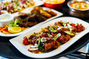 Comida y bebida