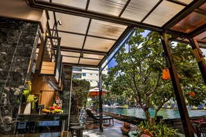 Poolside bar