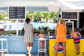 Bar junto a la alberca
