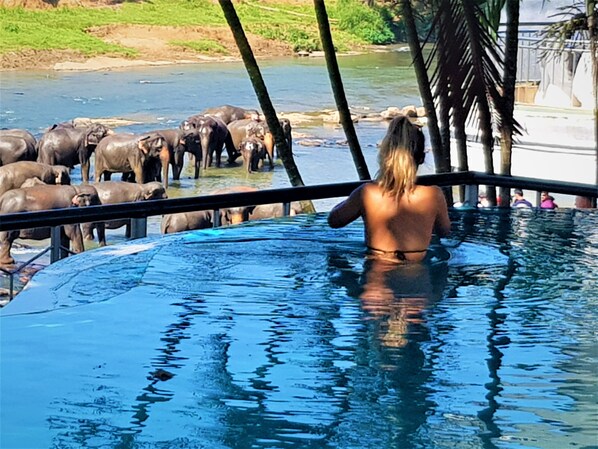 Infinitypool