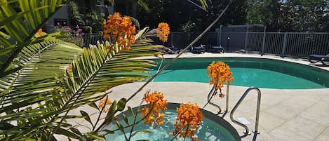 Bain à remous extérieur