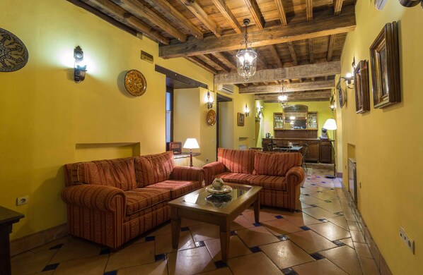 Lobby lounge