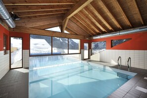Indendørs pool