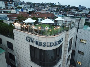 Vista frontal de la propiedad