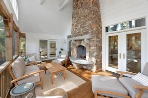 Screened in Porch