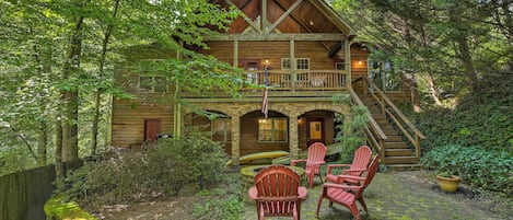 Find your next getaway at this Clarksville cabin!
