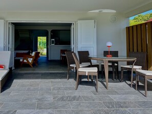 Table à manger extérieur Val André St Barth