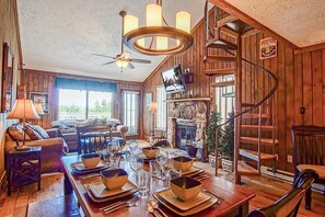 Dining area seating for six