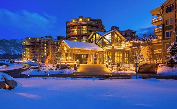 Grand entrance to the Luxury Westgate Resort