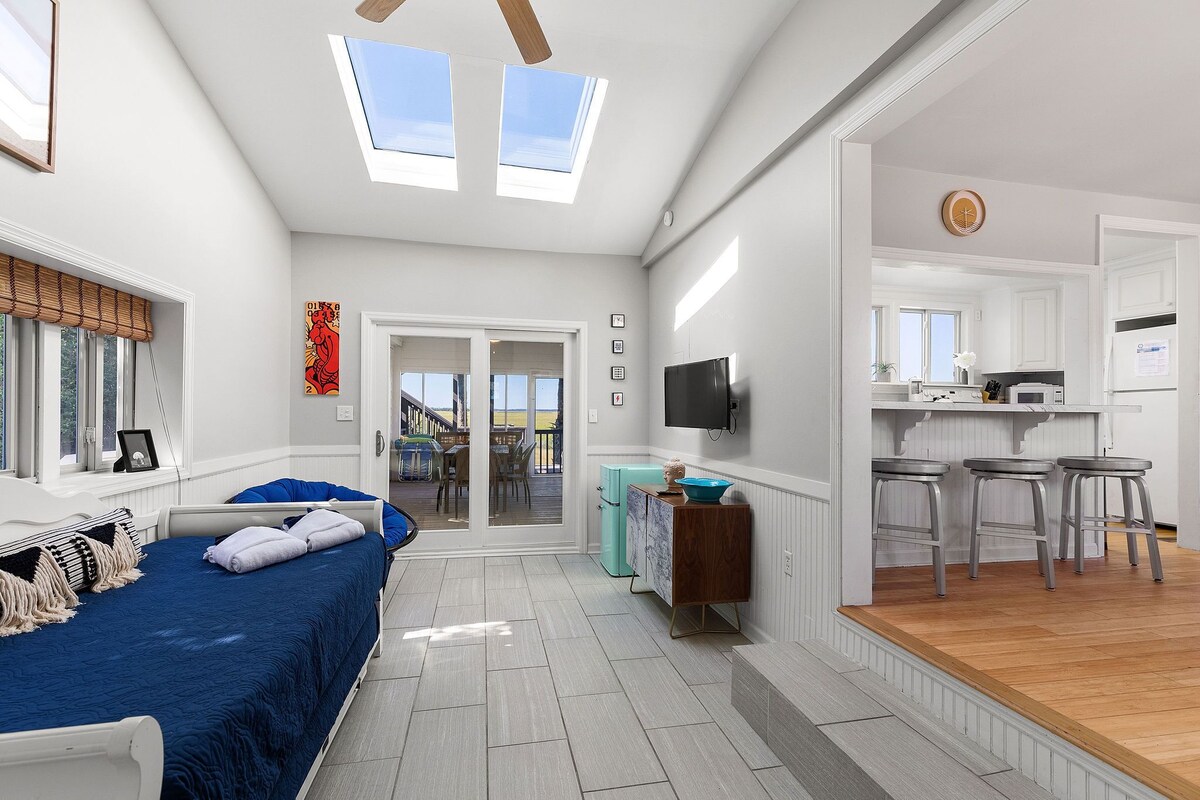 1684 E. Ashley – Sol Searcher – Beach Cottage – Dog-Friendly – Across the Beach