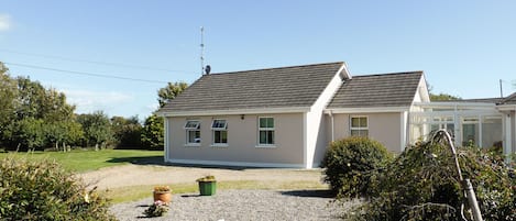 Kilmore Holiday Cottage, Rural Holiday Accommodation in Kilmore, County Wexford