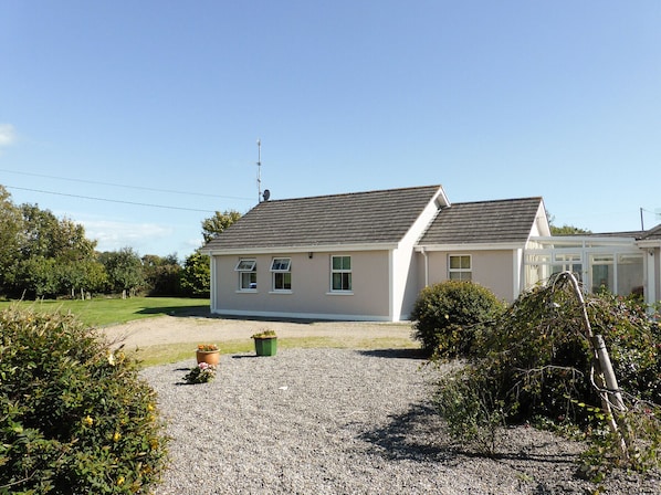 Kilmore Holiday Cottage, Rural Holiday Accommodation in Kilmore, County Wexford